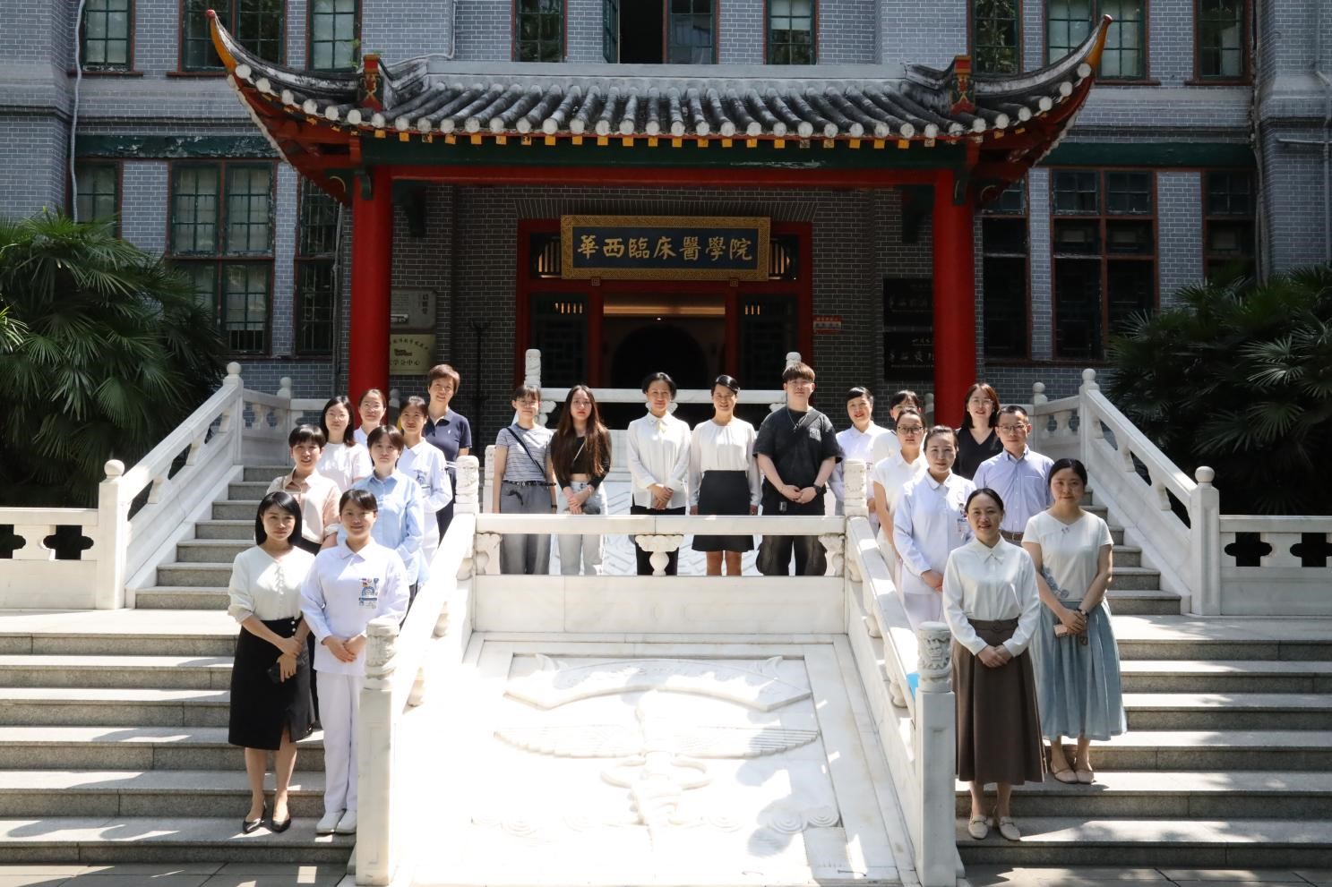 365官网顺利举办2025年教育部“万人计划”项目香港护生华西临床护理线下交流与实践活动